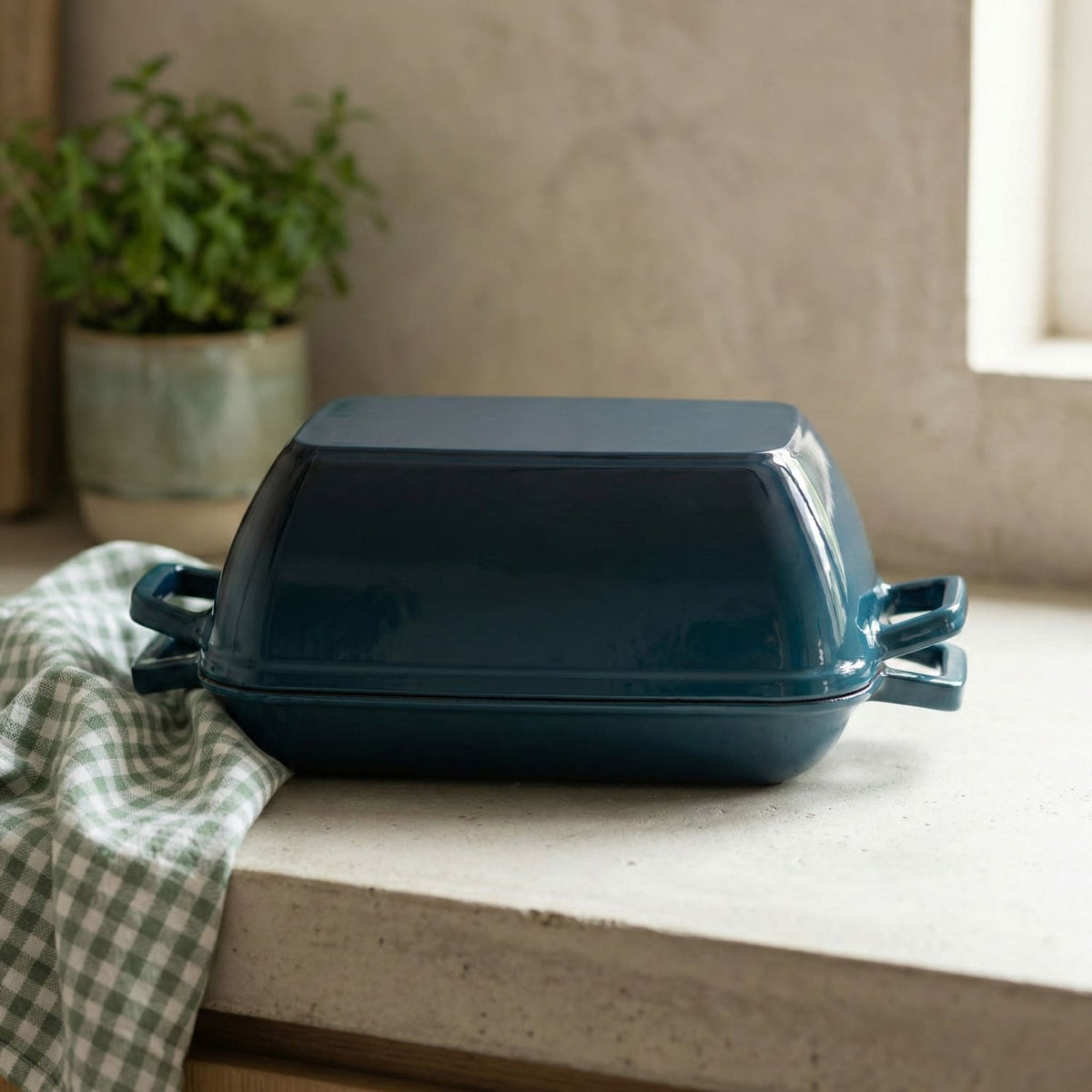 Oval bread oven in dark blue enamel, with lid, side handles Deep Cyan (enamelled)